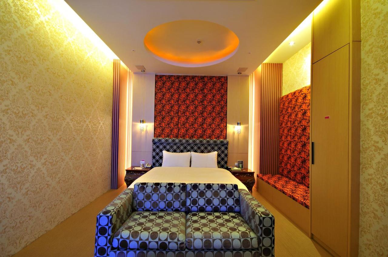 Dubai Motel Yilan Esterno foto