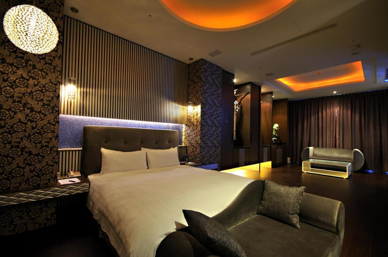 Dubai Motel Yilan Esterno foto