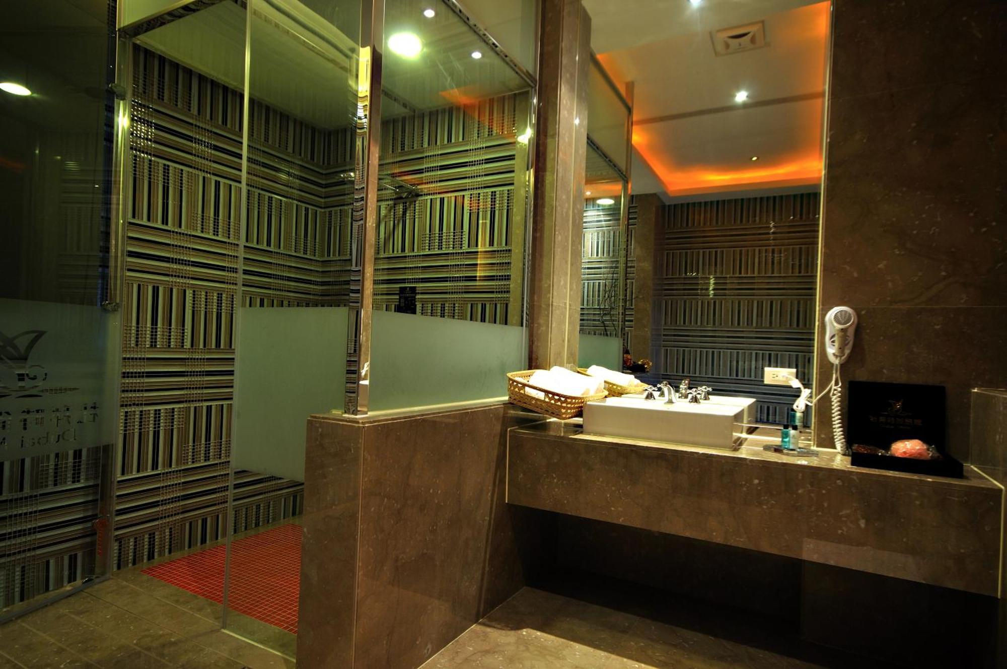 Dubai Motel Yilan Esterno foto