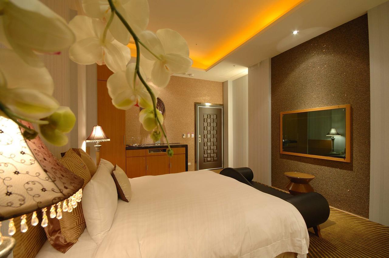Dubai Motel Yilan Esterno foto