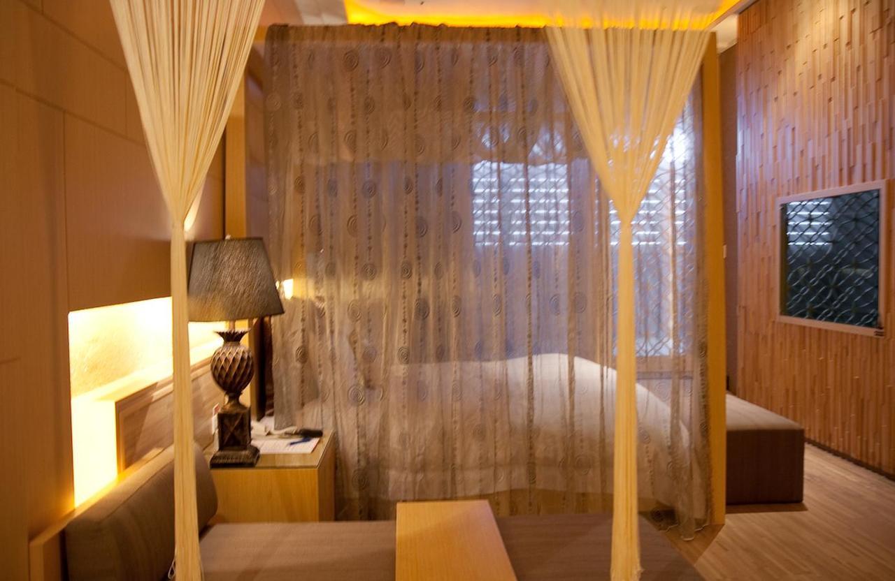 Dubai Motel Yilan Esterno foto